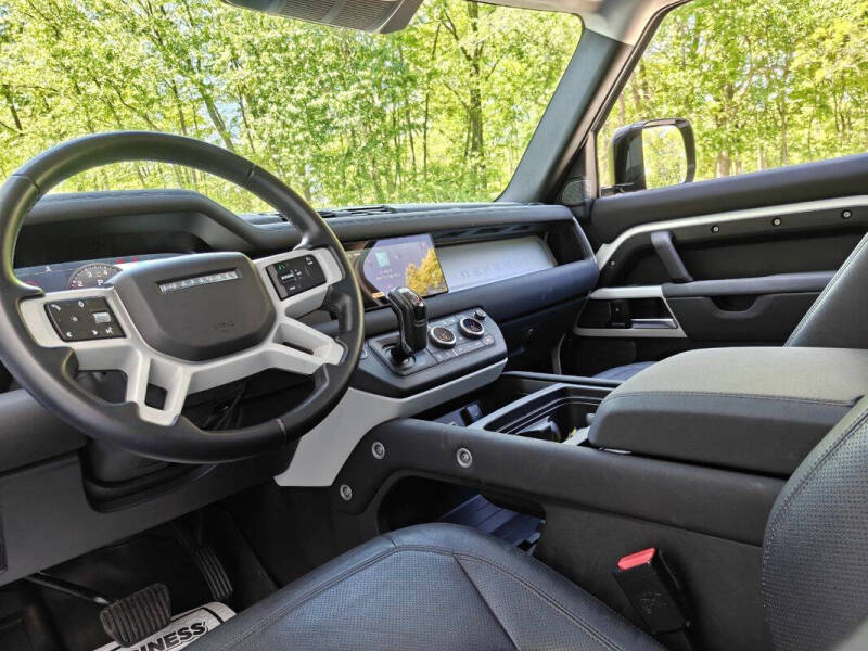 2023 Land Rover Defender 90 SE