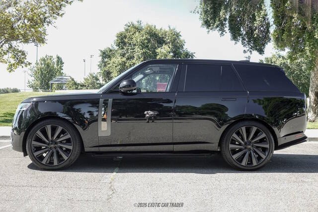 2026 Land Rover Range Rover P615 SV
