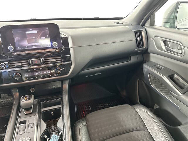 2023 Nissan Pathfinder SV