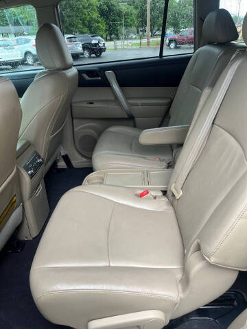 2011 Toyota Highlander SE