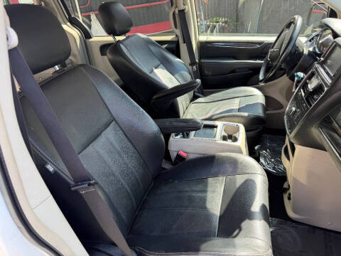 2013 Chrysler Town and Country Touring