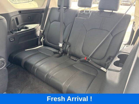 2023 Honda Pilot EX-L w/Rear Captain's Chairs