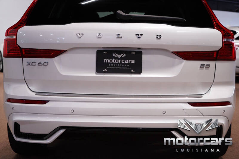 2023 Volvo XC60 B5 Ultimate Dark Theme