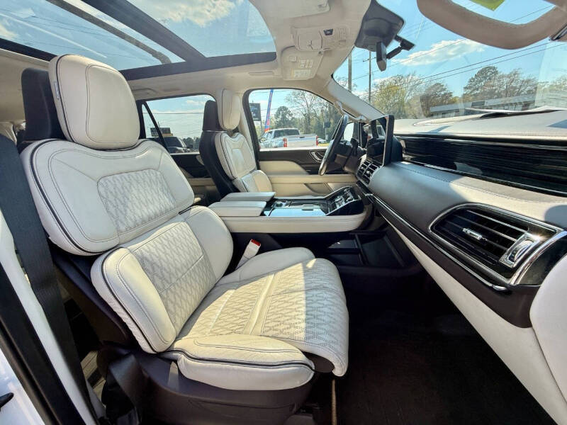 2022 Lincoln Navigator L Black Label
