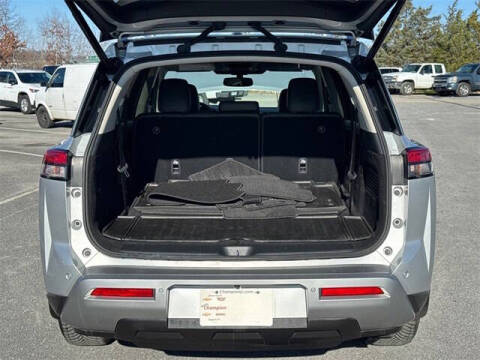 2022 Nissan Pathfinder SL