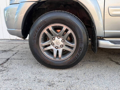 2004 Toyota Sequoia SR5