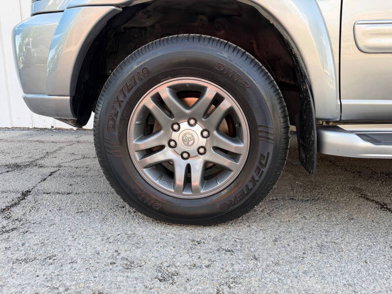 2004 Toyota Sequoia SR5