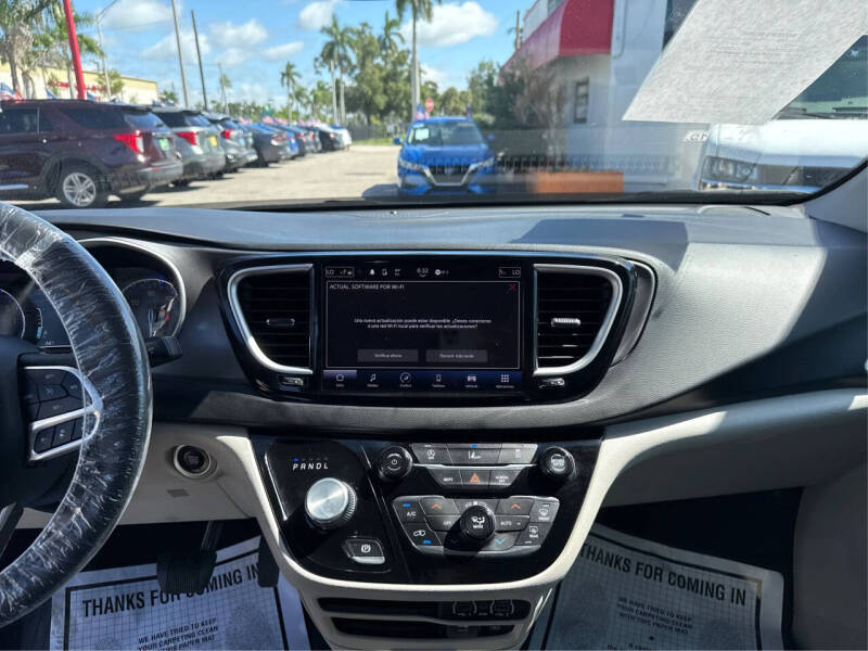 2022 Chrysler Pacifica Touring L