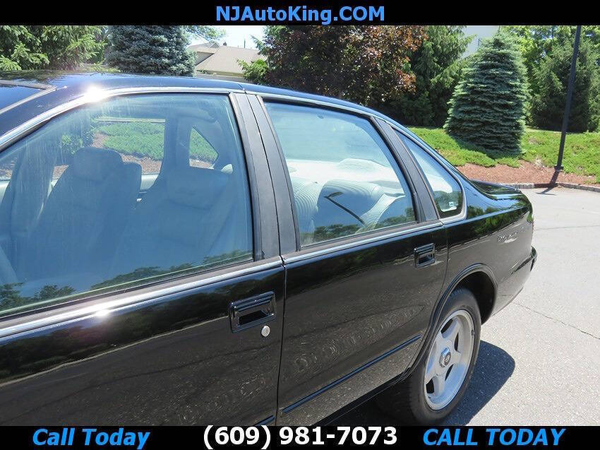 Black 1995 Chevrolet Impala SS SS 4dr Sedan 29