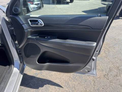 2020 Jeep Grand Cherokee Laredo