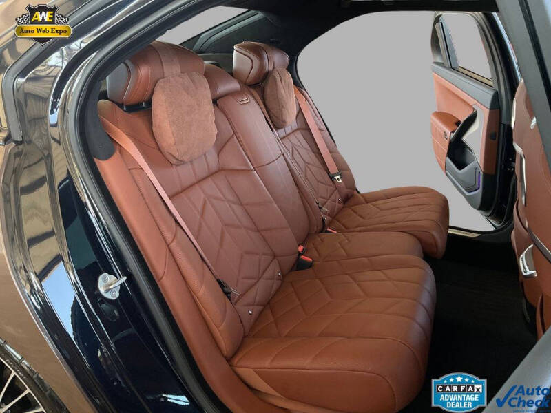 2025 BMW 7 Series 740i