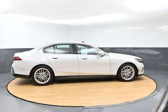 2025 BMW 5 Series 530i