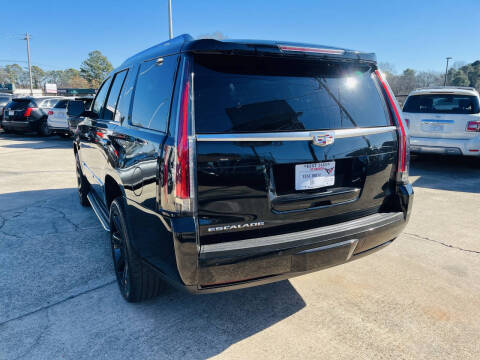 2016 Cadillac Escalade Luxury Collection