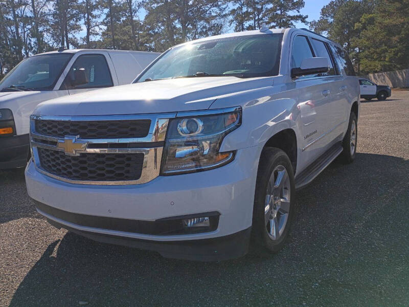 2019 Chevrolet Suburban LT's photo