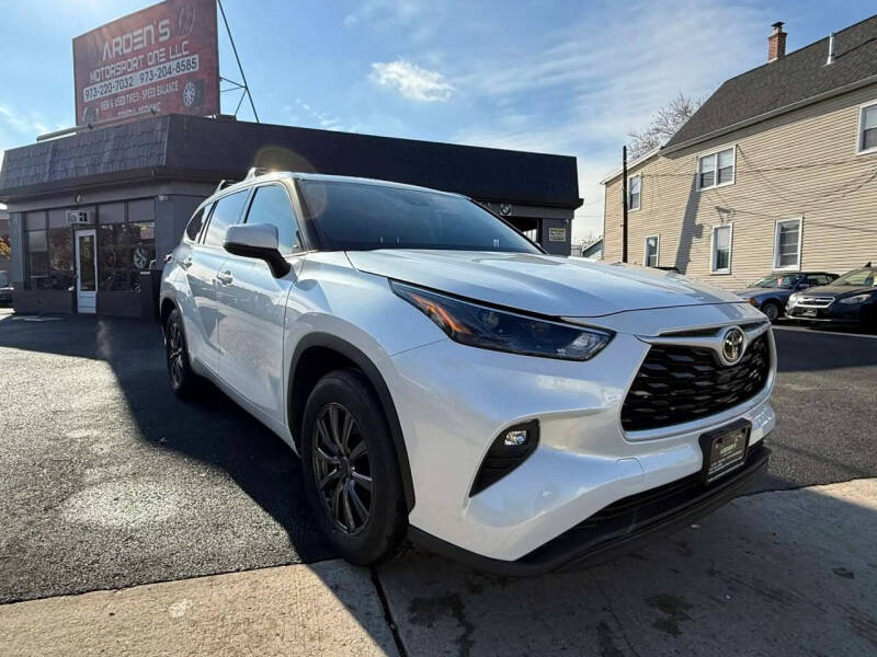 2022 Toyota Highlander LE