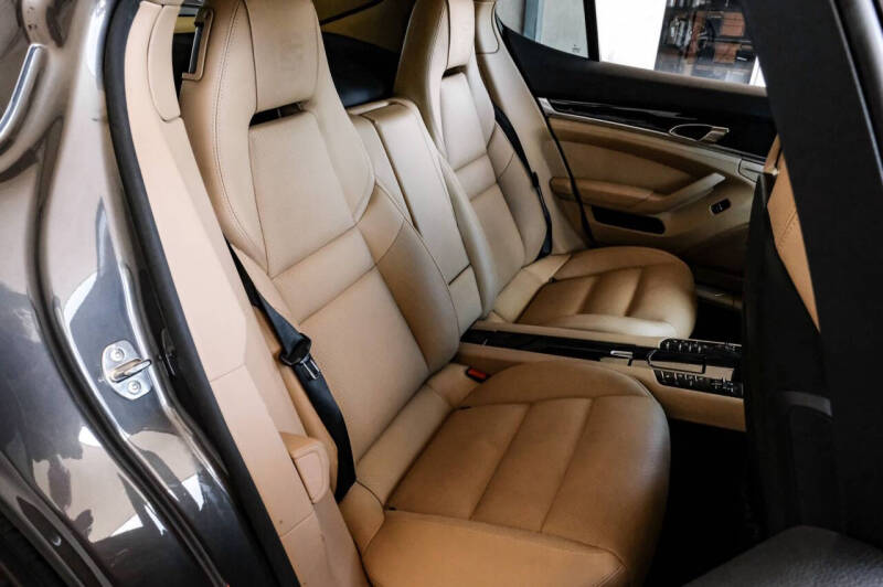 2016 Porsche Panamera Edition