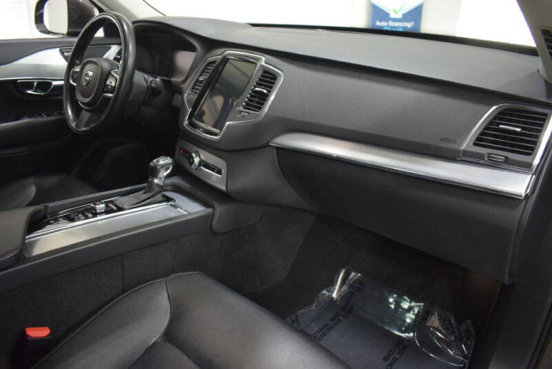 2018 Volvo XC90 T5 Momentum 7-Passenger