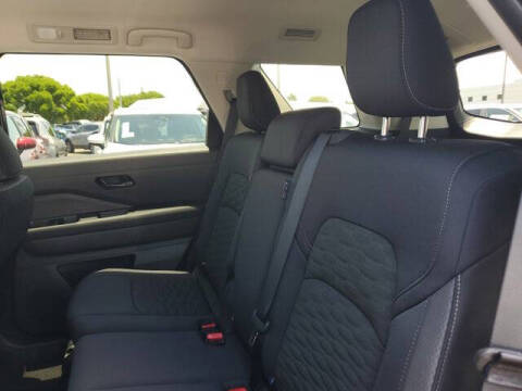 2025 Nissan Pathfinder S