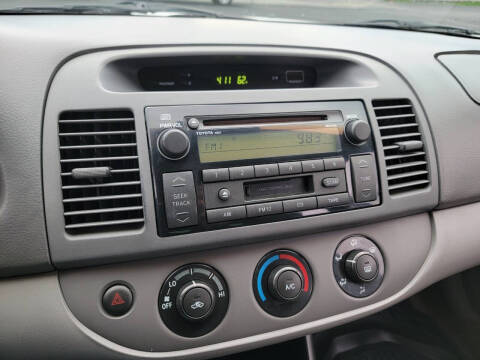 2004 Toyota Camry LE