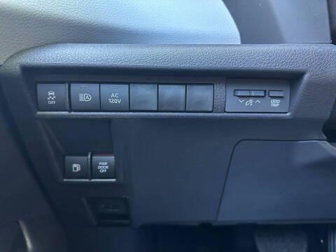 2026 Toyota Sienna XLE 8-Passenger