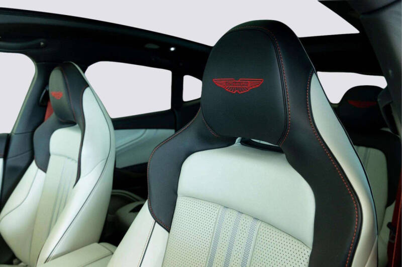 2025 Aston Martin DBX 707