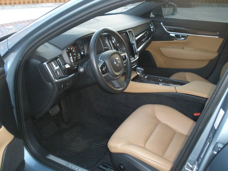 2018 Volvo S90 T5 Momentum