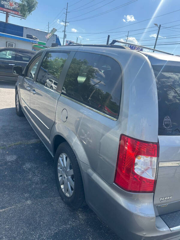 2016 Chrysler Town and Country Touring