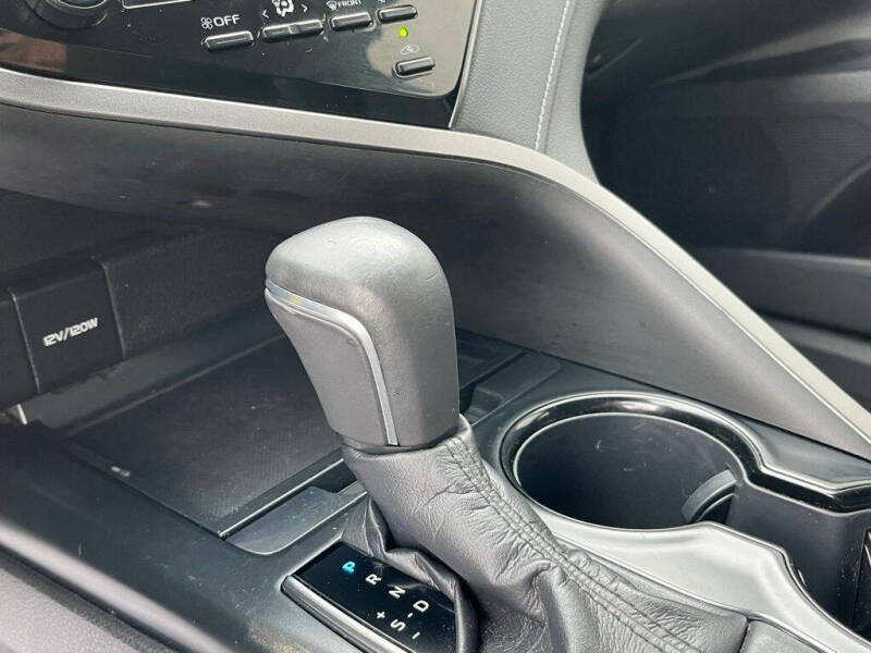 2019 Toyota Camry SE