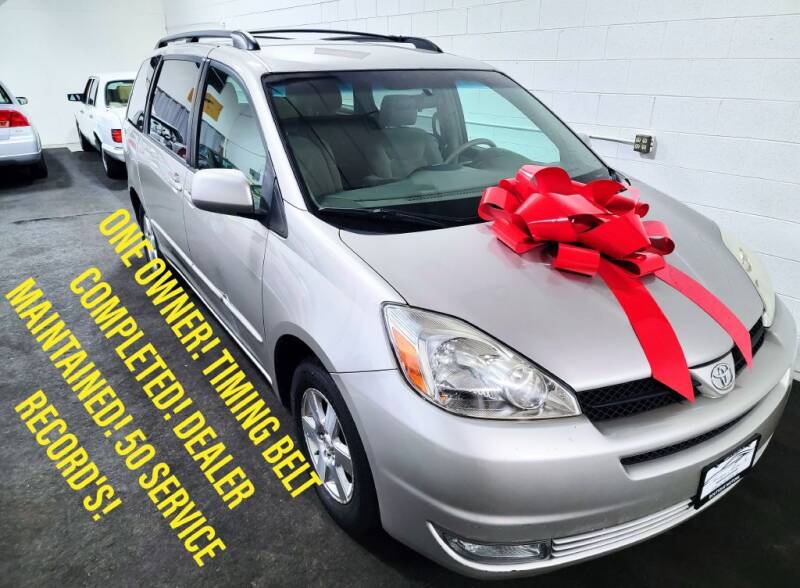 2005 Toyota Sienna for sale at Boutique Motors Inc in Lake In The Hills IL