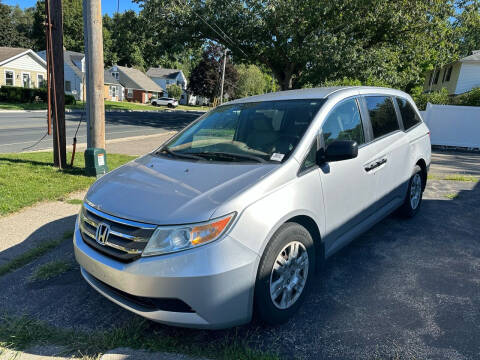 2013 Honda Odyssey for sale at Bronco Auto in Kalamazoo MI