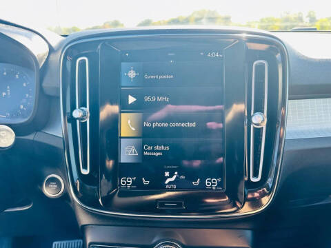 2022 Volvo XC40 T5 Momentum