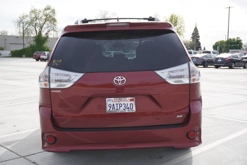 2020 Toyota Sienna SE 8-Passenger