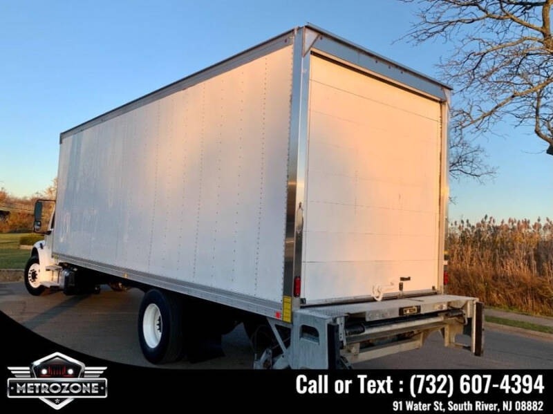 2019 Freightliner M2 106