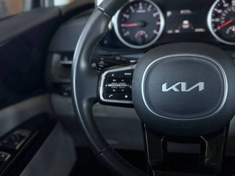 2024 Kia Carnival EX