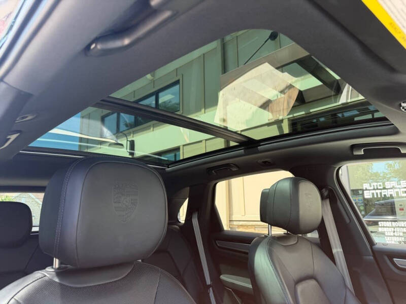 2023 Porsche Cayenne Platinum Edition