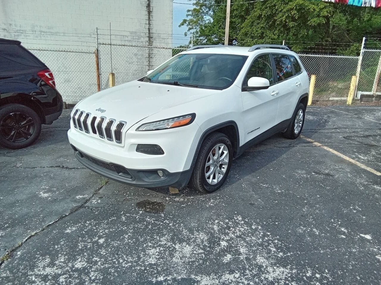 White 2017 Jeep Cherokee Latitude Latitude 4dr SUV 1