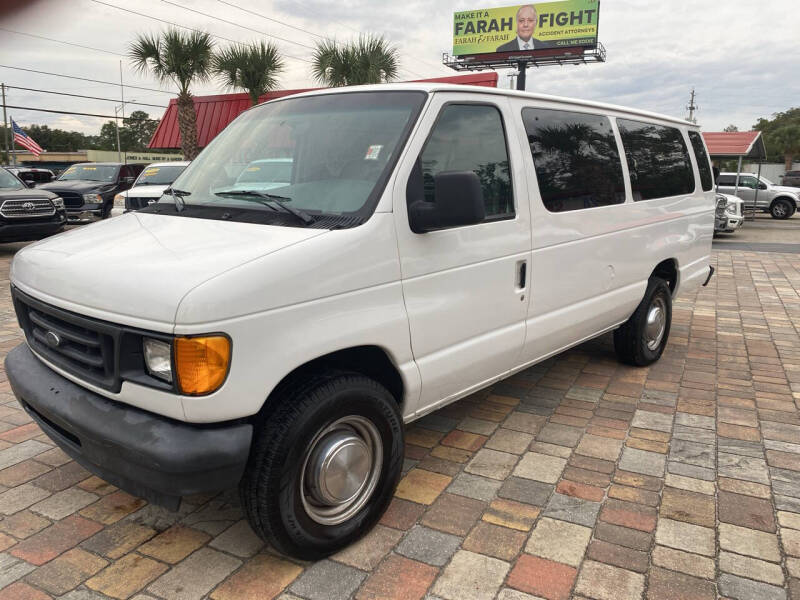 2006 Ford Econoline Wagon XL photo 3