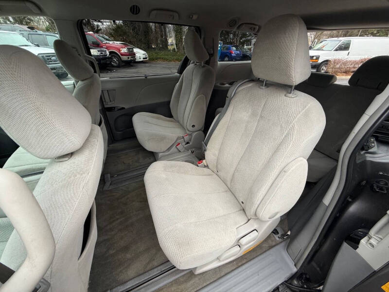 2014 Toyota Sienna LE 8-Passenger