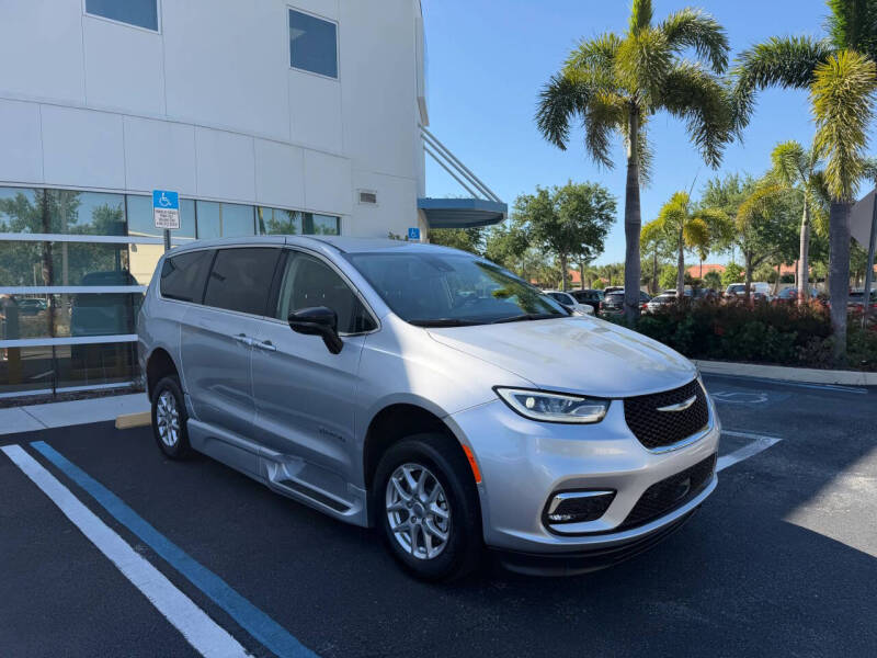 2024 Chrysler Pacifica Touring L