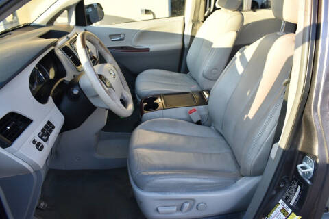 2014 Toyota Sienna XLE 7-Passenger