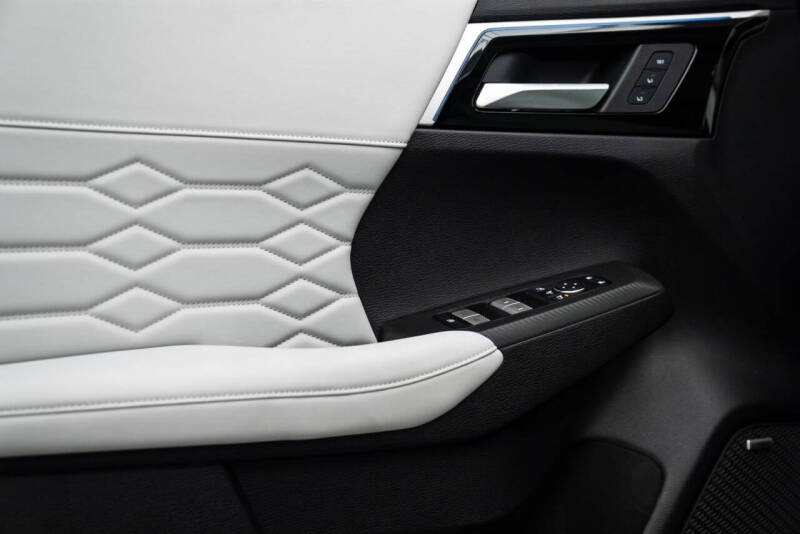 2025 Mitsubishi Outlander PHEV SEL