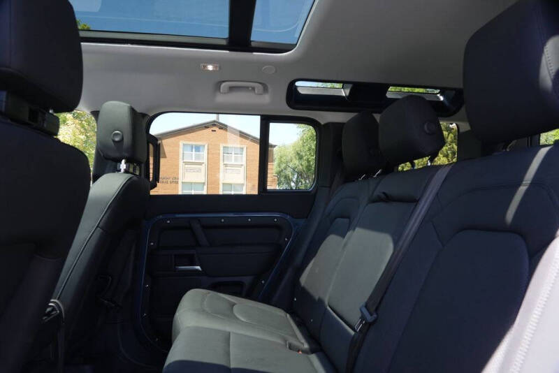 2026 Land Rover Defender 110 P300 S