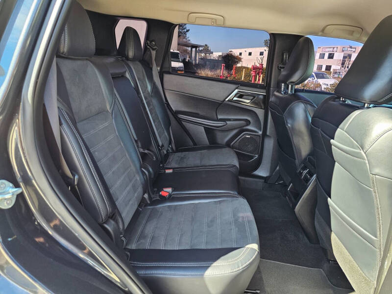 2025 Mitsubishi Outlander SE