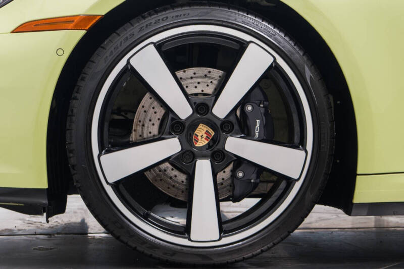 2025 Porsche 911 Carrera