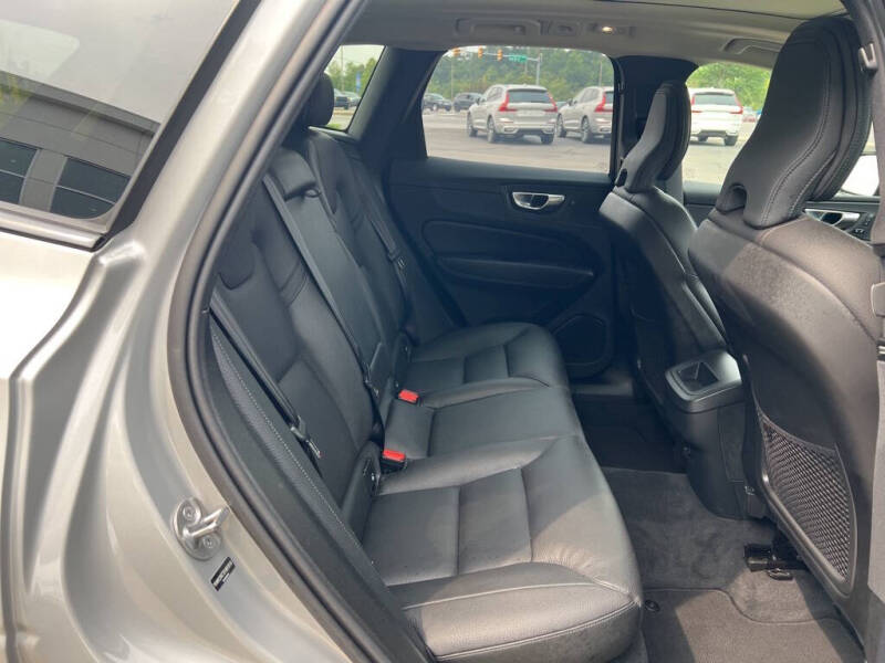 2025 Volvo XC60 B5 Plus Dark Theme