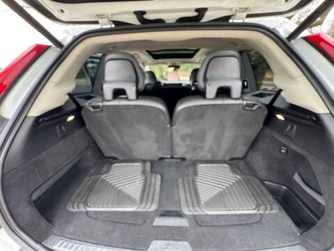 2017 Volvo XC90 T6 Momentum