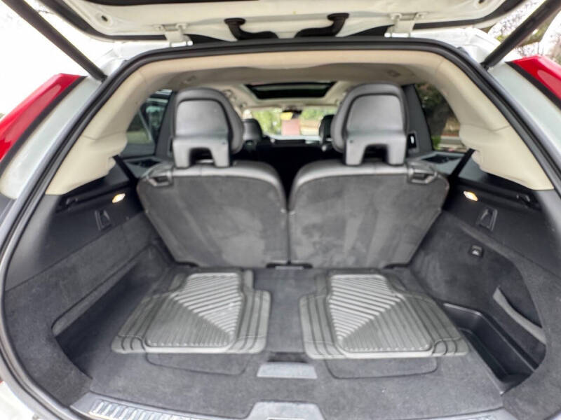 2017 Volvo XC90 T6 Momentum