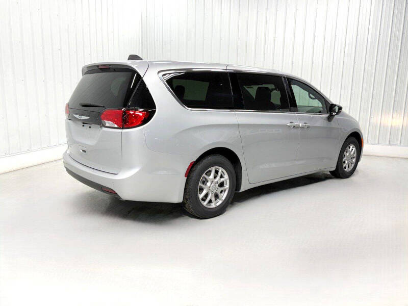 2026 Chrysler Voyager LX