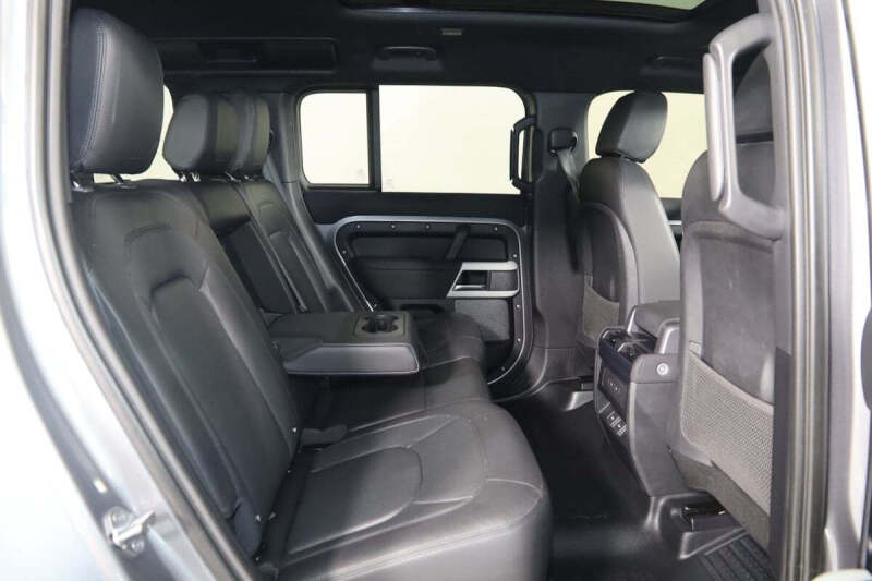 2023 Land Rover Defender 110 SE