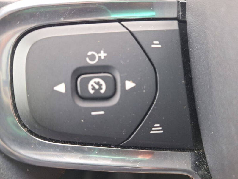 2019 Volvo XC40 T5 Momentum